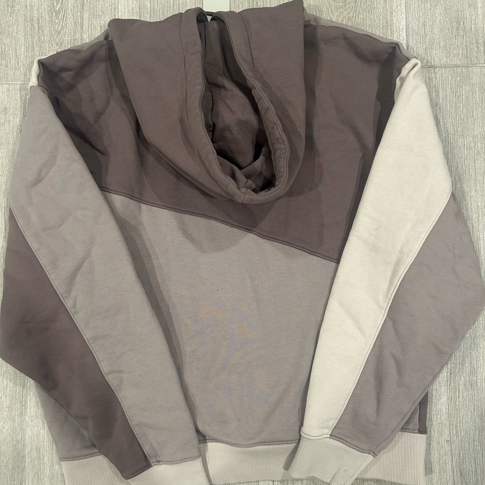 Kith Men's Two-Tone Gray Sweater - Picture 2 of 3